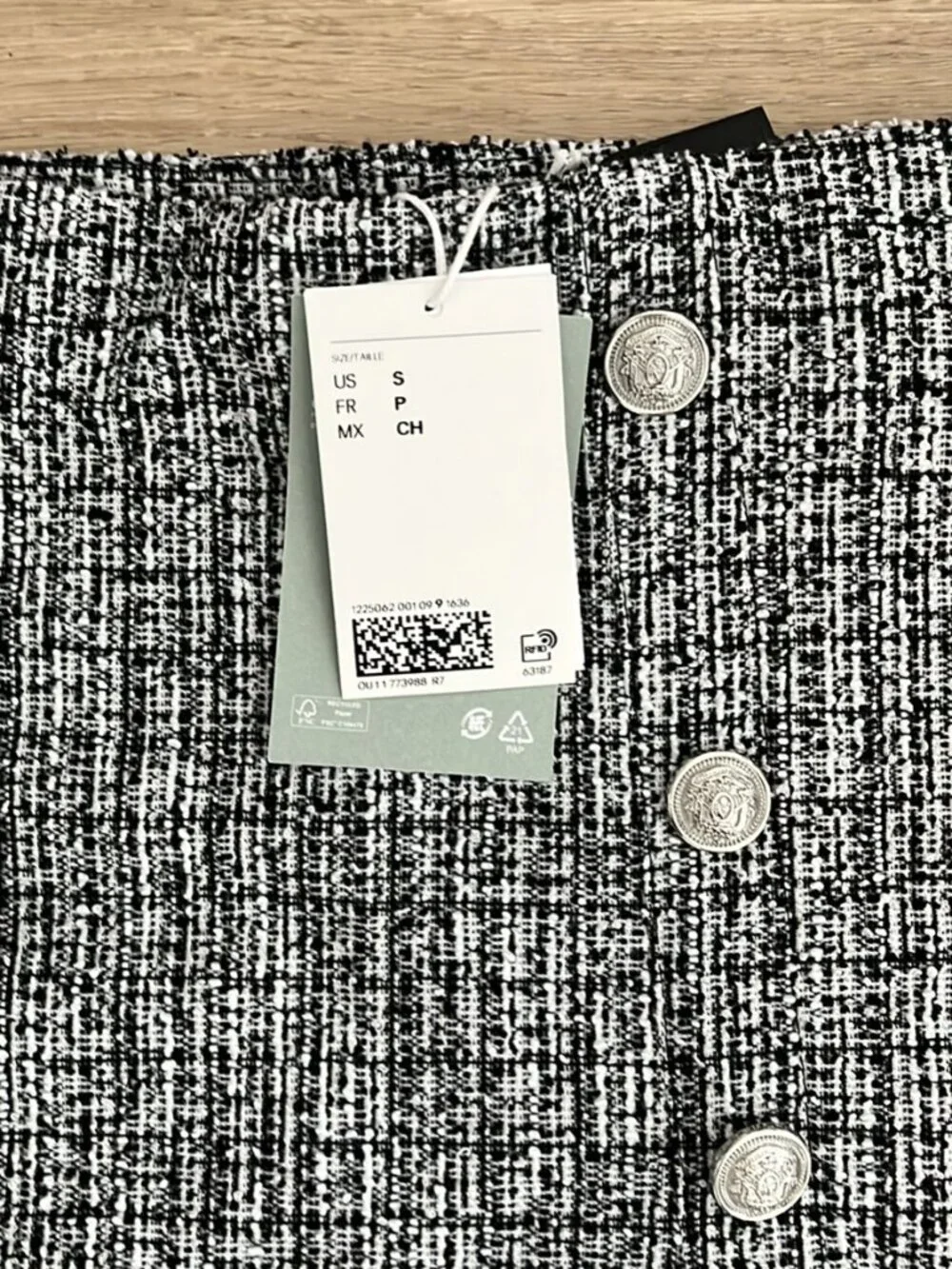 H&M miniskirt Boucle Size Small New with Tags - Picture 2 of 4